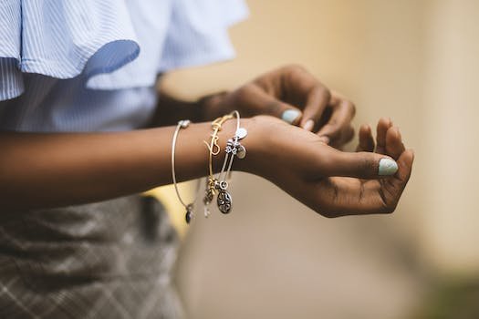 Quels bracelets pour femmes mettent en valeur votre poignet ?